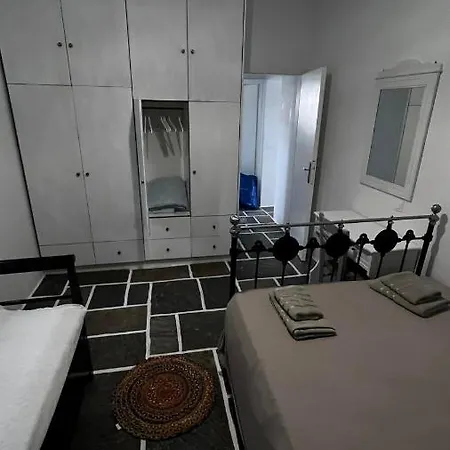 παραδοσιακο σπιτι με παρκινγκ. Дом отдыха Иос